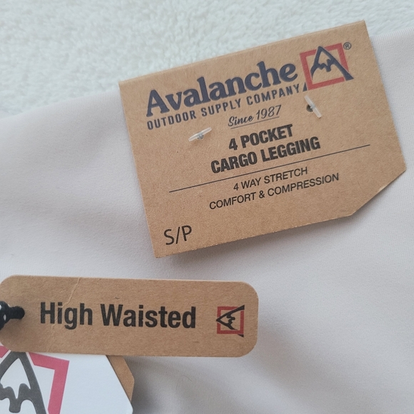 4 Pocket Cargo High Rise Legging Comfort Stretch & Compression Cream NEW - Picture 9 of 14